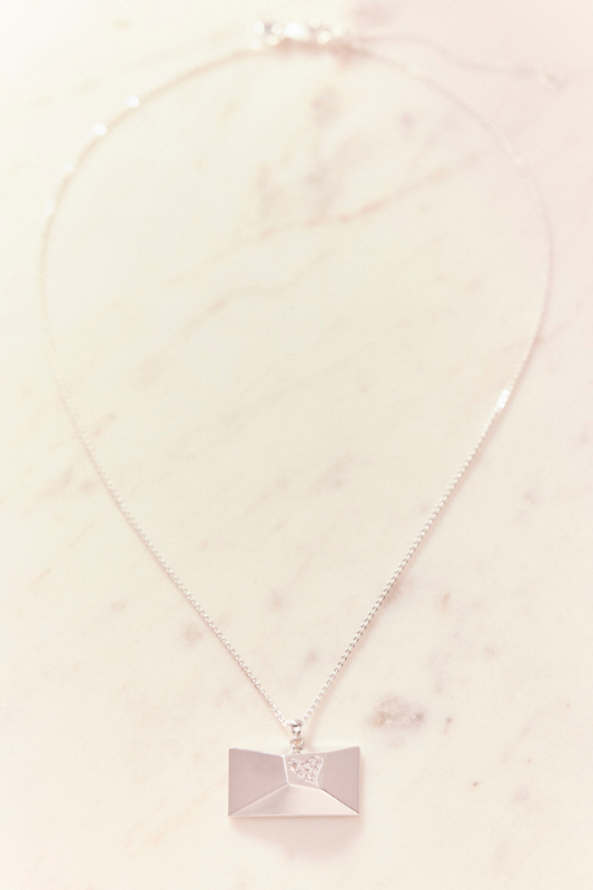Ruifier Valentine White Heart – Necklace