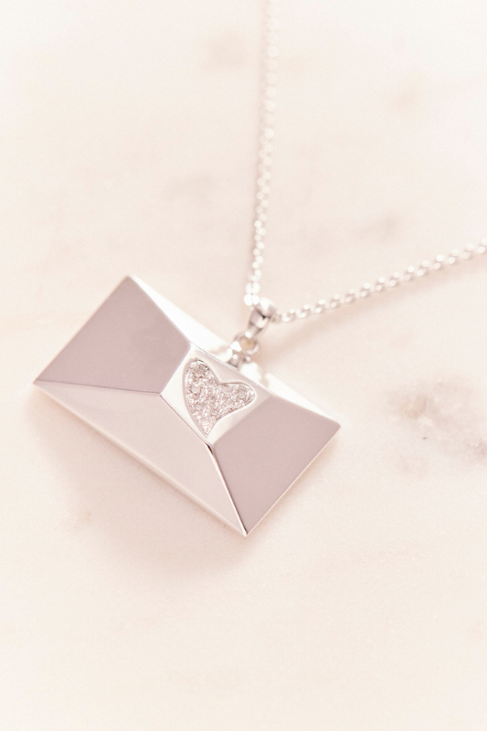 Ruifier Valentine White Heart – Necklace