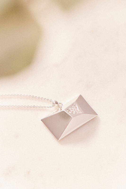 Ruifier Valentine White Heart – Necklace