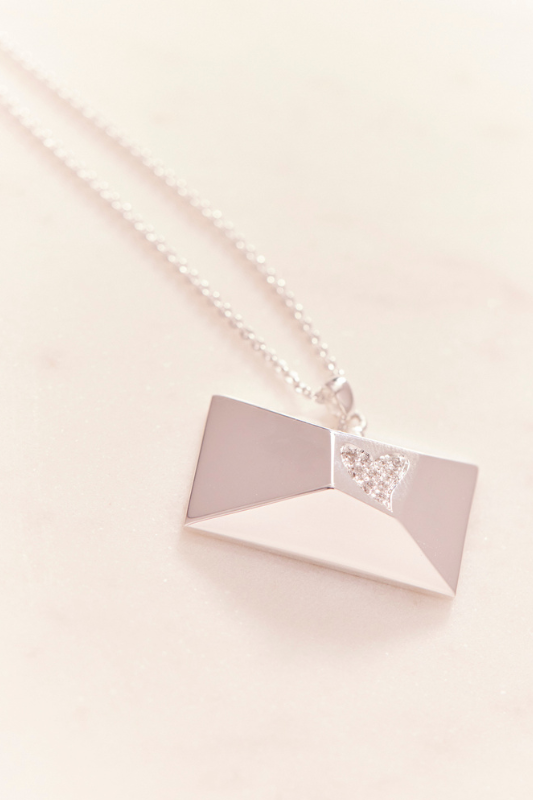 Ruifier Valentine White Heart – Necklace