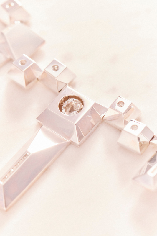 Ruifier Kinetic White Diamonds Necklace